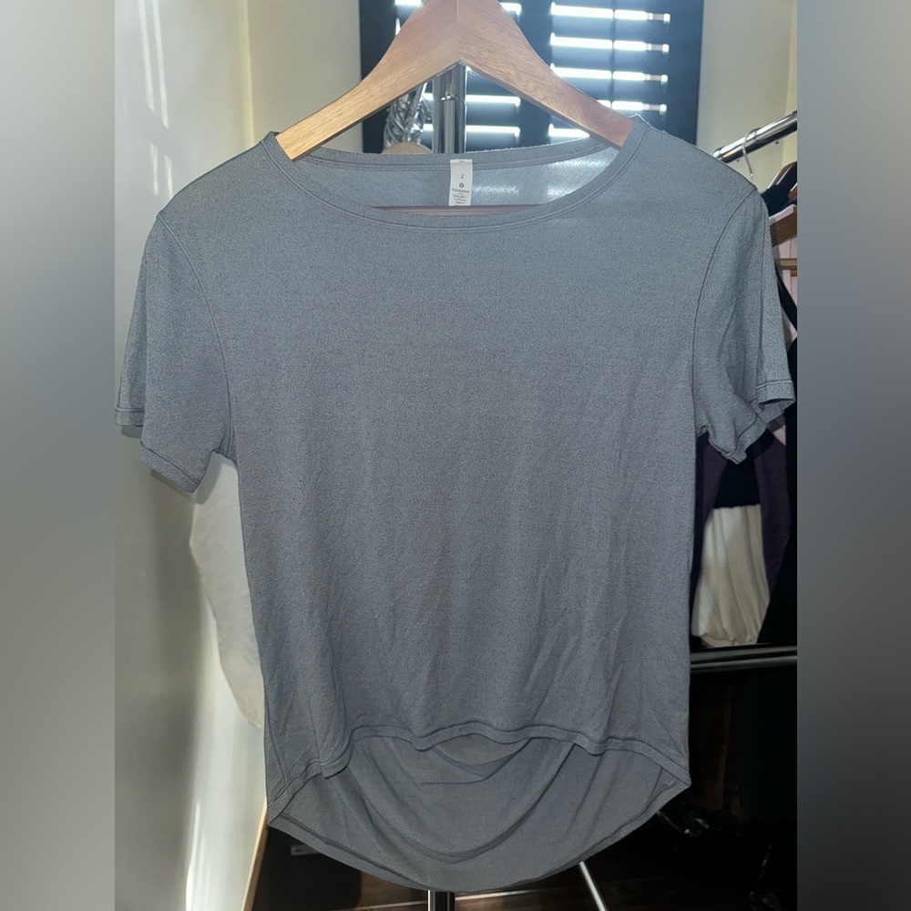 LULULEMON - Size 2 - Grey Short Sleeve